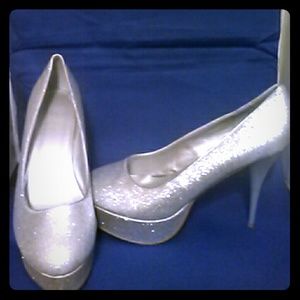 NIP Silver Glitter Pumps